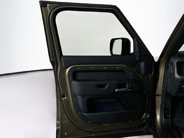 New 2026 Land Rover Defender 110 X-Dynamic SE AWD/4WD image 11