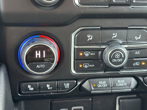 Used 2022 Chevrolet Suburban Premier image 30