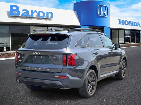 Used 2022 Kia Sorento S w/ Panoramic Sunroof Package AWD/4WD image 5