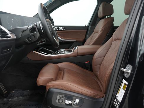 Used 2024 BMW X5 xDrive40i w/ M Sport Package image 27