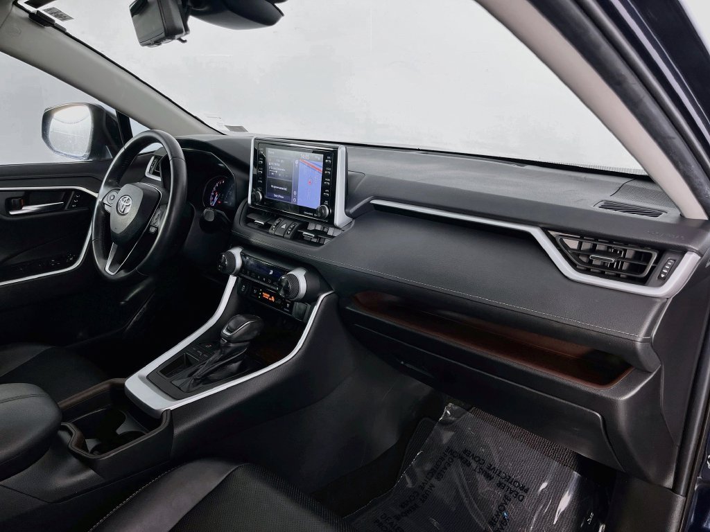Used 2019 Toyota RAV4 Limited w/ Cold Weather Package FWD image 34