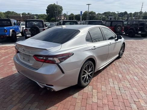 Used 2022 Toyota Camry SE FWD image 14