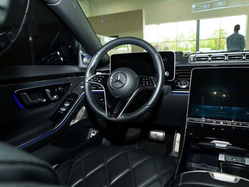 Certified 2022 Mercedes-Benz Maybach S 580 4MATIC image 40