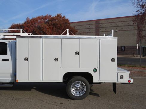 New 2023 RAM 4500 Tradesman w/ Chrome Appearance Group RWD image 5