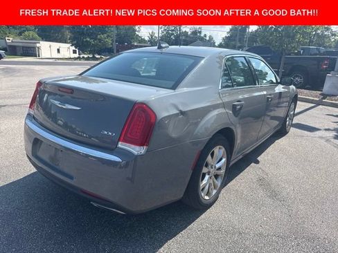 Used 2017 Chrysler 300 Limited w/ Value Package AWD/4WD image 5