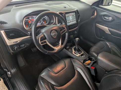 Used 2017 Jeep Cherokee Limited w/ Luxury Group image 10