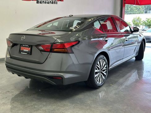 Used 2025 Nissan Altima 2.5 SV FWD image 3