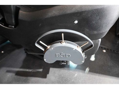 Used 2015 Dodge Grand Caravan SXT FWD image 22