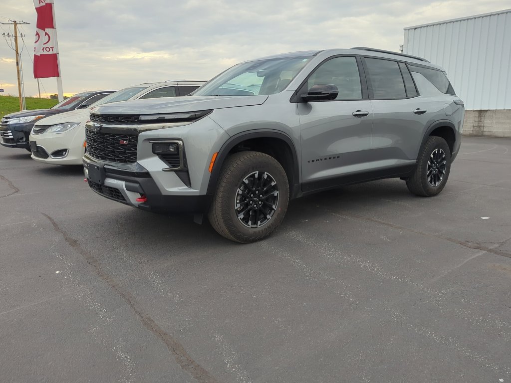 Used 2026 Chevrolet Traverse Z71 w/ Driver Confidence Package AWD/4WD image 2