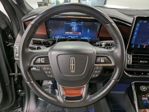 Used 2022 Lincoln Navigator Reserve image 18