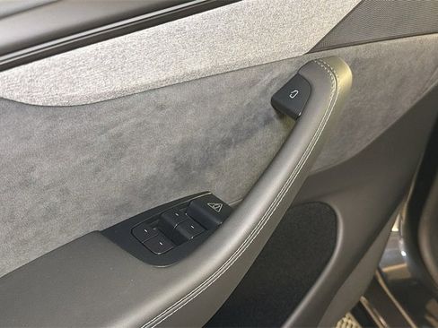 Used 2026 Tesla Model Y Long Range image 22