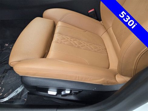 Used 2021 BMW 530i w/ Premium Package image 26