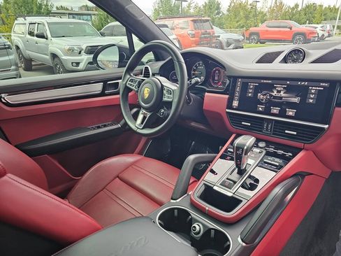 Used 2021 Porsche Cayenne Turbo S AWD/4WD image 10