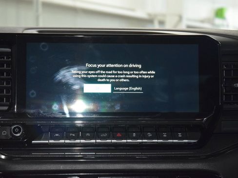 Used 2022 Chevrolet Silverado 1500 ZR2 w/ Technology Package AWD/4WD image 34