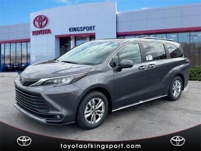 New 2025 Toyota Sienna XLE w/ XLE Plus Package