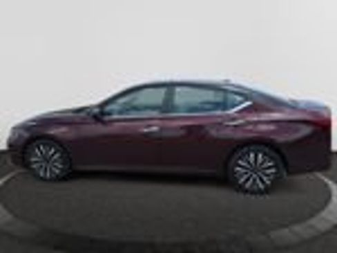 Used 2025 Nissan Altima 2.5 SV FWD image 8