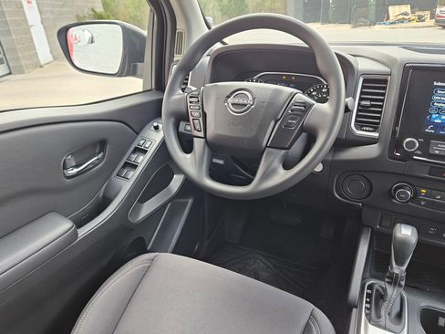 Used 2022 Nissan Frontier SV image 9
