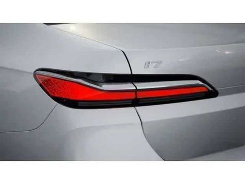 New 2025 BMW i7 xDrive60 w/ Executive Package RWD image 8