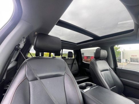 Used 2023 Ford F250 Lariat w/ Sport Appearance Package AWD/4WD image 6