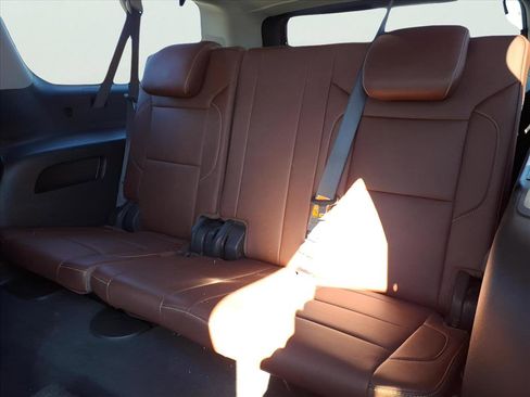Used 2019 Chevrolet Suburban Premier w/ Premier Plus Edition image 10