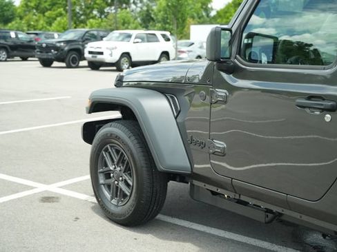 New 2026 Jeep Gladiator Sport w/ Dual Top Group AWD/4WD image 38