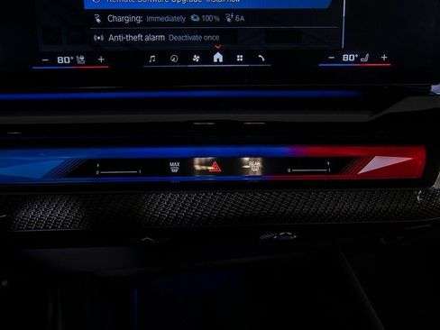 Used 2025 BMW M5 w/ Carbon Package image 25