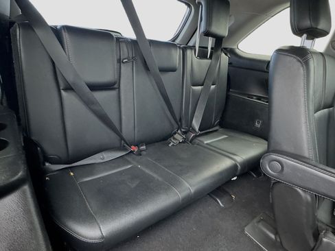 Used 2018 Toyota Highlander SE FWD image 19