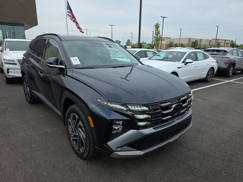 Used 2025 Hyundai Tucson Limited AWD/4WD image 3