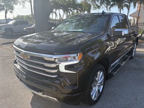 Used 2024 Chevrolet Silverado 1500 High Country w/ High Country Premium Package image 3