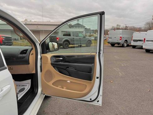 Used 2016 Dodge Grand Caravan SE w/ Quick Order Package 29E SE image 18