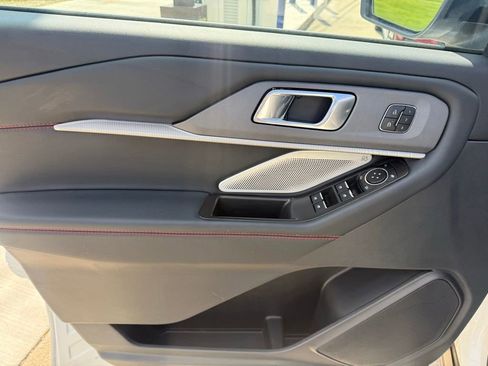 Used 2025 Ford Explorer ST AWD/4WD image 23