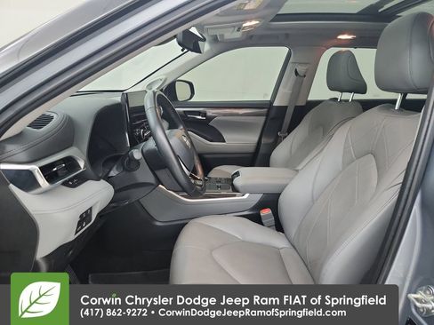 Used 2023 Toyota Highlander Platinum FWD image 18