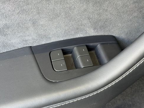 Used 2023 Tesla Model Y AWD image 13