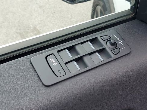 Certified 2025 Land Rover Discovery Sport Dynamic SE image 23