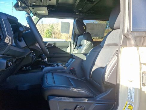 New 2025 Ford Bronco Badlands w/ Sasquatch Package AWD/4WD image 6