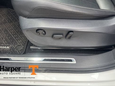 Used 2022 Volkswagen Tiguan SE R-Line image 18