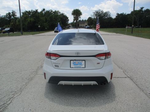 Used 2022 Toyota Corolla SE w/ SE Premium Package FWD image 6
