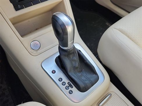 Used 2015 Volkswagen Tiguan SE image 28