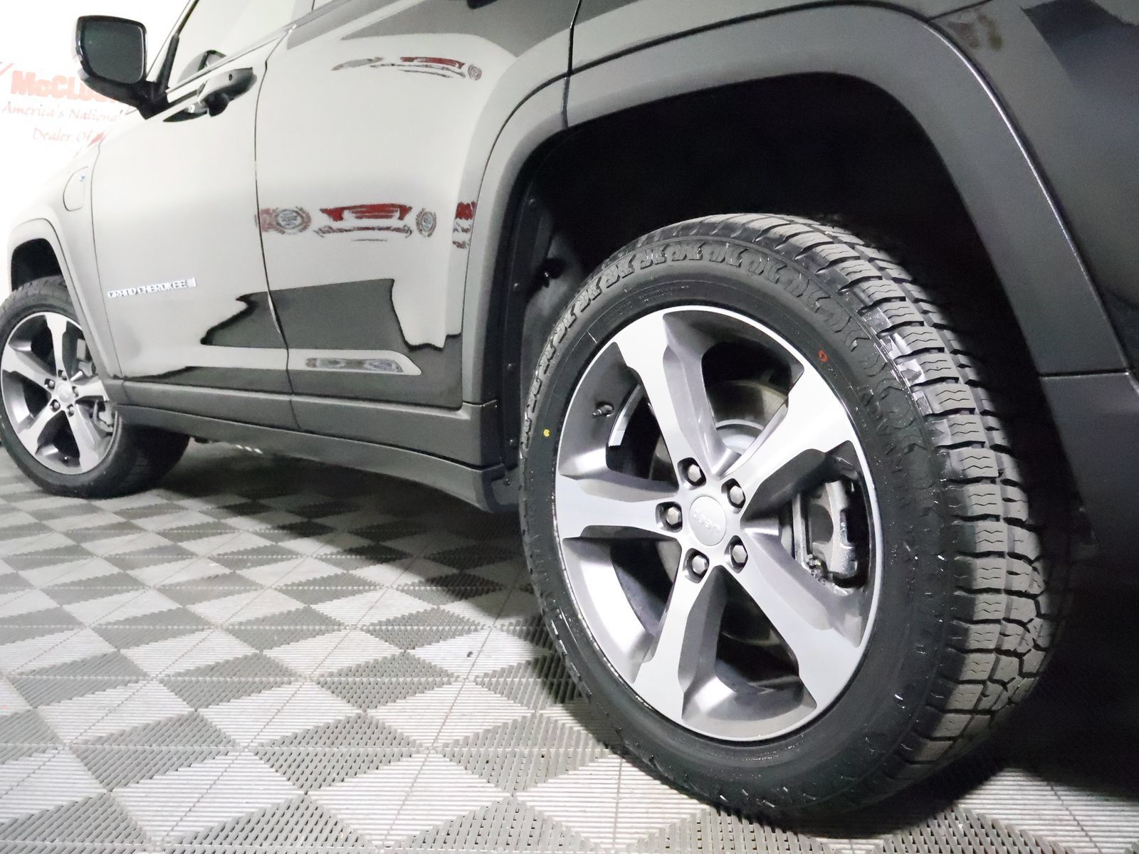 Used 2024 Jeep Grand Cherokee Limited 4xe w/ Luxury Tech Group II AWD/4WD image 11