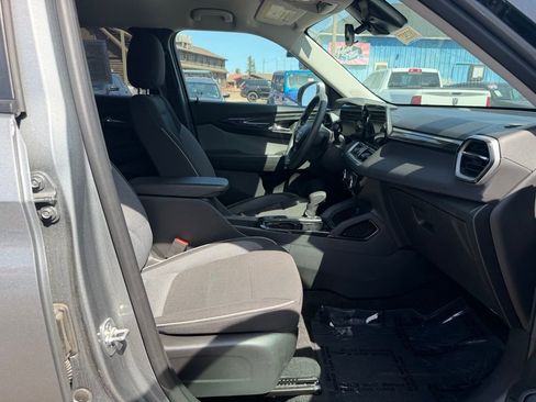 Used 2025 Chevrolet TrailBlazer LT AWD/4WD image 18