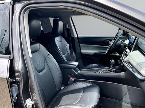 Used 2022 Jeep Compass Latitude w/ Sun and Sound Group AWD/4WD image 30