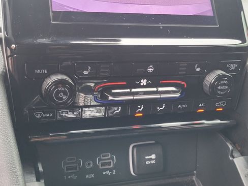 Used 2025 Jeep Grand Cherokee L Laredo w/ Luxury Tech Group I image 22