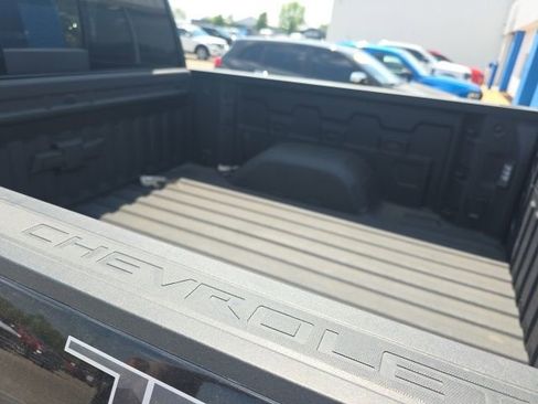 Used 2025 Chevrolet Silverado 1500 LT Trail Boss w/ Convenience Package II AWD/4WD image 6