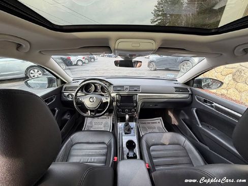 Used 2017 Volkswagen Passat 1.8T SEL Premium FWD image 20