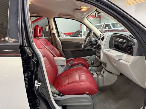 Used 2010 Chrysler PT Cruiser Classic w/ PT Cruiser Couture Edition image 19