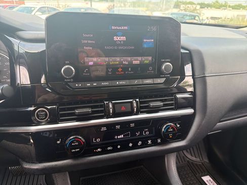 Used 2022 Nissan Pathfinder SV FWD image 20