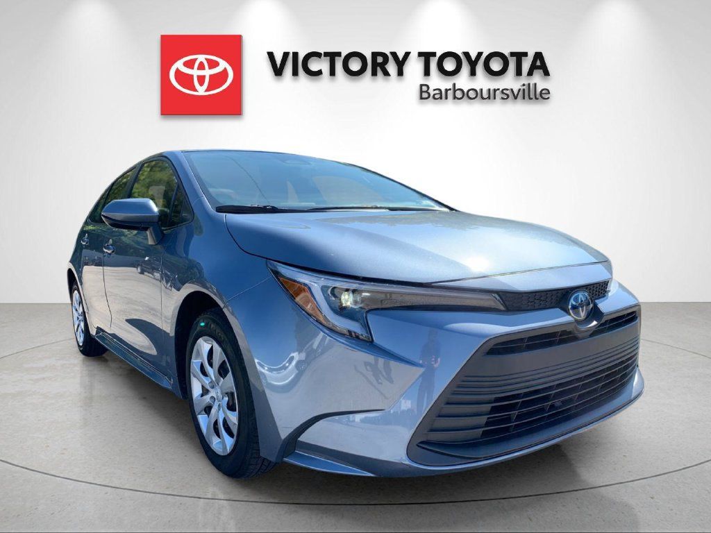 Used 2024 Toyota Corolla LE FWD image 5