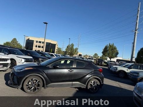 Used 2020 Toyota C-HR XLE FWD image 3
