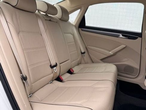 Used 2018 Volkswagen Passat 2.0T R-Line image 20