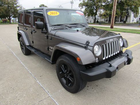 Used 2018 Jeep Wrangler Unlimited Sahara w/ Connectivity Group image 1